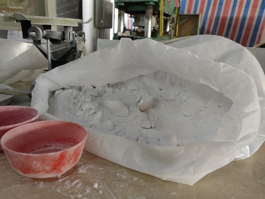 %99.8 Saflık Melamin Hammaddesi C3H6N6 Endüstriyel Sınıf 1.625g/cm3 Yoğunluk