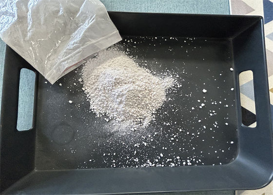 99.9% Saflık Melamin ham maddeleri Cam tozu Zehirli olmayan 25kg / poşet Syanuramide