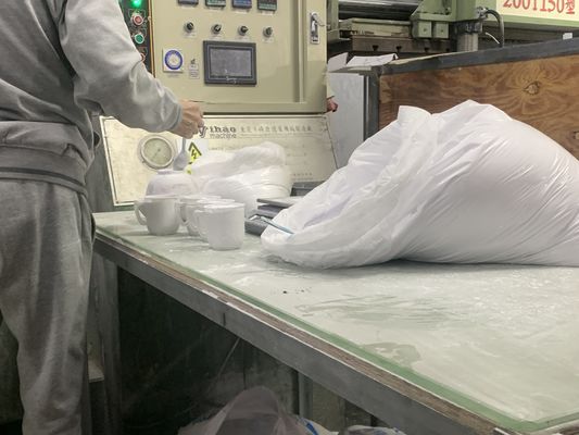 Ureyum Kauçuk ve Melamin için Otomatik Melamin Sıkıştırma Kalıplama Makinesi 450 Ton