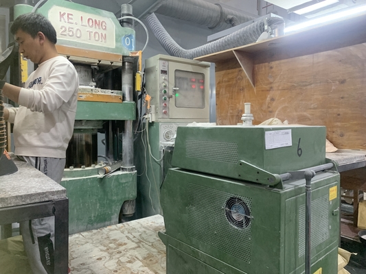 Yüksek Basınçlı Masa Tabakları Yemek Tabakları Melamine Sıkıştırma Makinesi