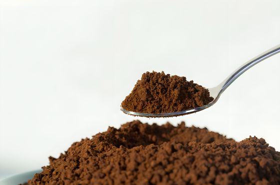 Endüstriyel Kalite Melamin Fabrika Tedarikçisi 99.8% Saflık Çin Kahverengi Renkli reçine CAS 108-78-1