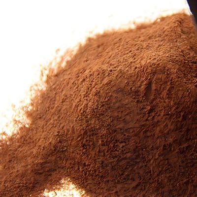 Endüstriyel Kalite Melamin Fabrika Tedarikçisi 99.8% Saflık Çin Kahverengi Renkli reçine CAS 108-78-1