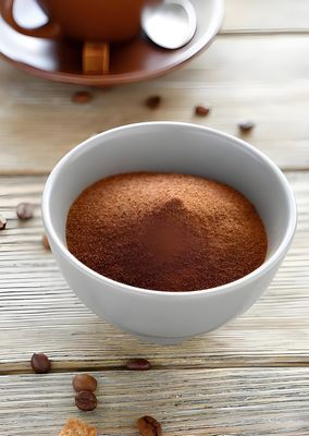 Endüstriyel Kalite Melamin Fabrika Tedarikçisi 99.8% Saflık Çin Kahverengi Renkli reçine CAS 108-78-1